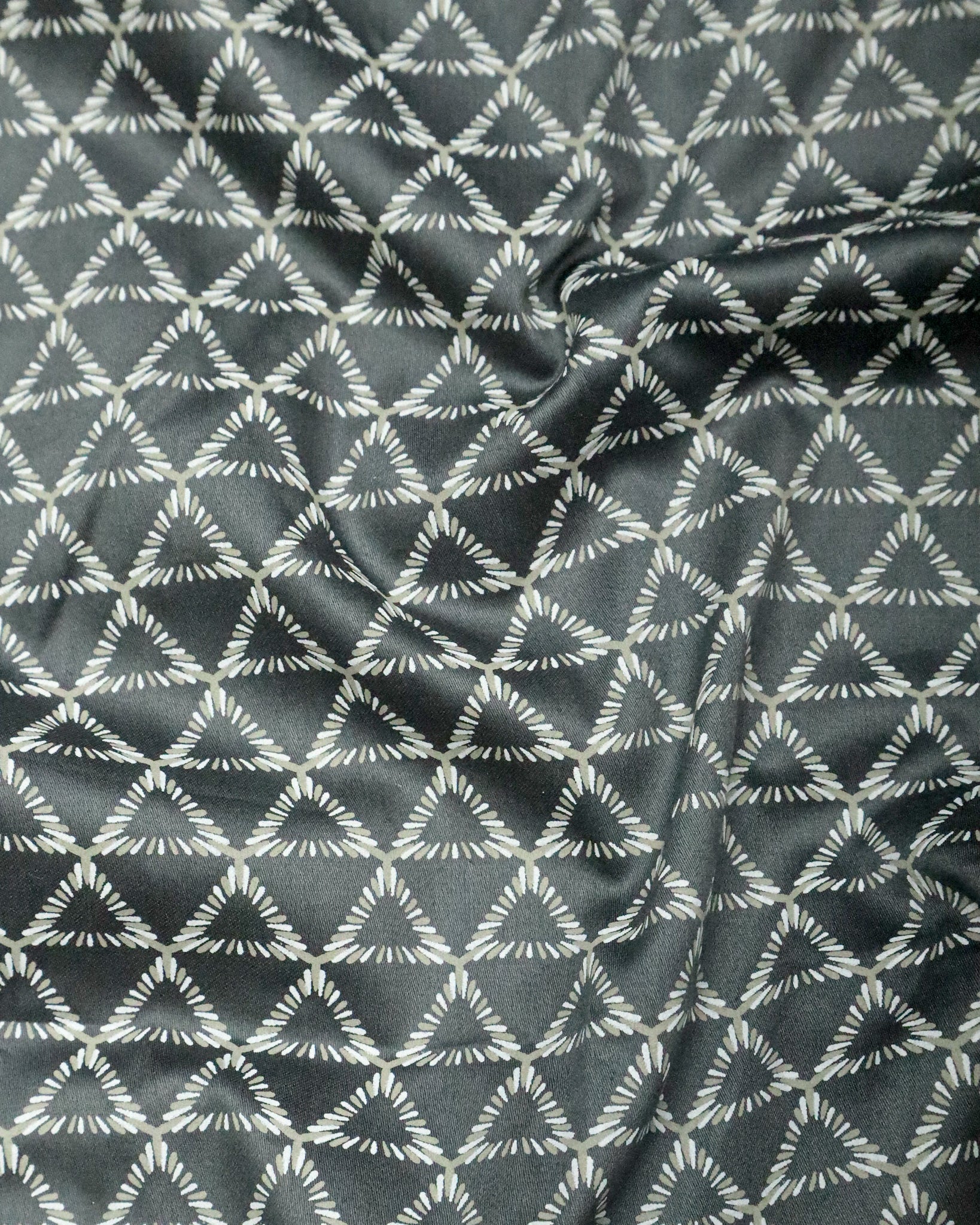 Men's Slim Fit Grey Geometric Printed Cotton Shirt