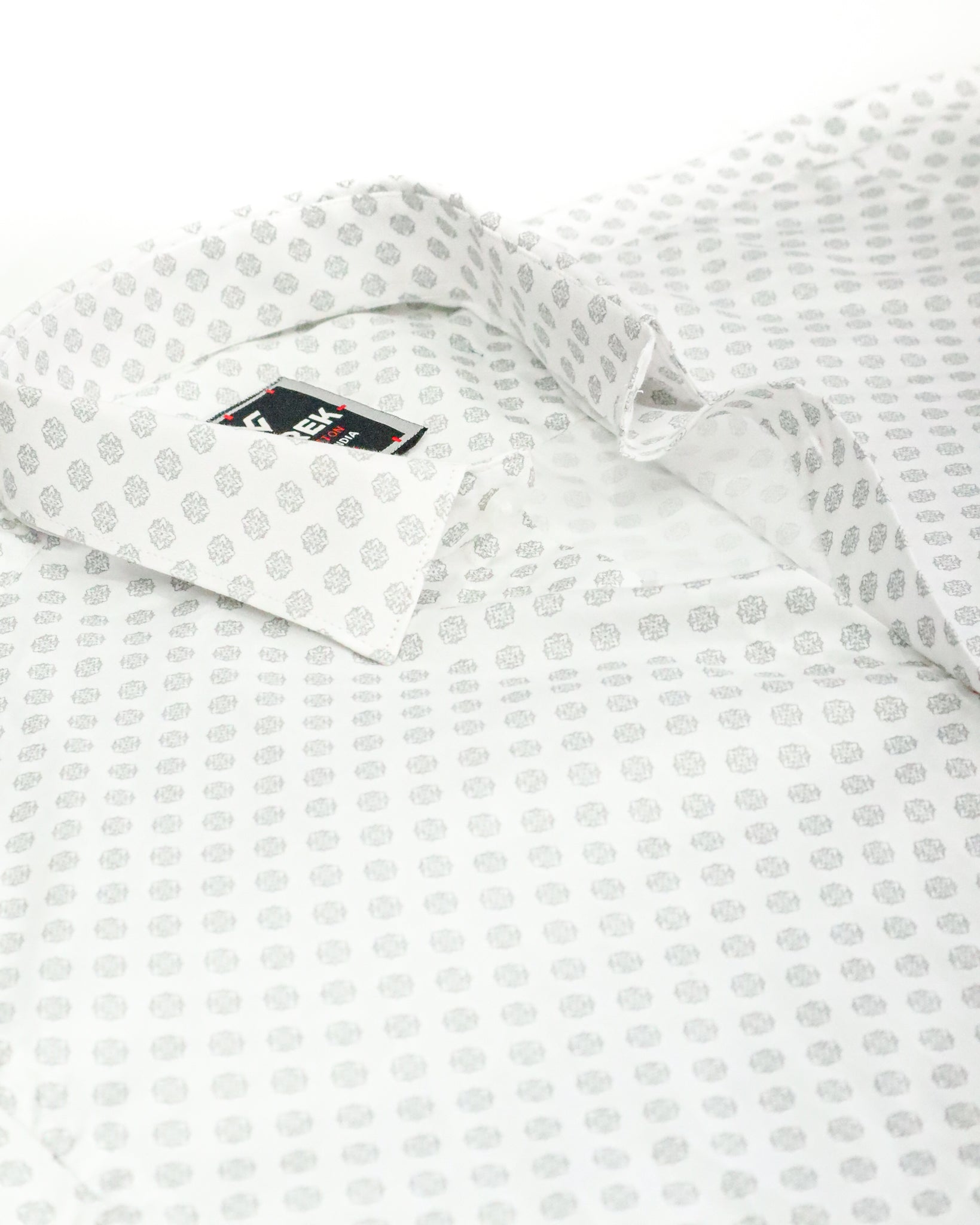 Men's Slim Fit White Geometric Pattern Cotton Shirt